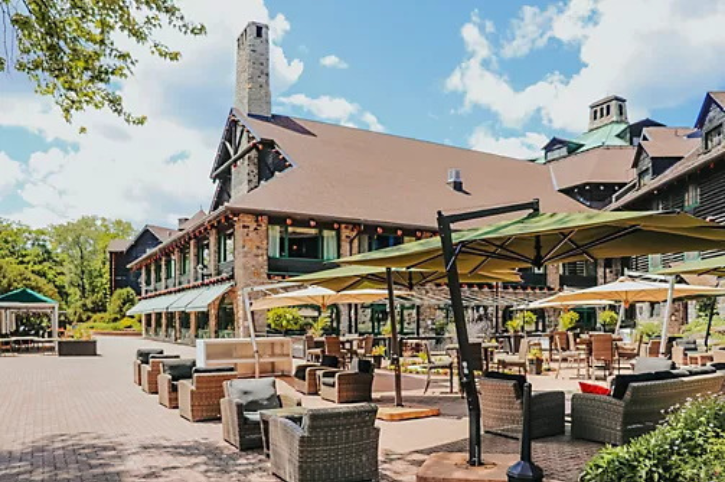 Le Riverain, Fairmont Le Chateau Montebello, Quebec, Canada