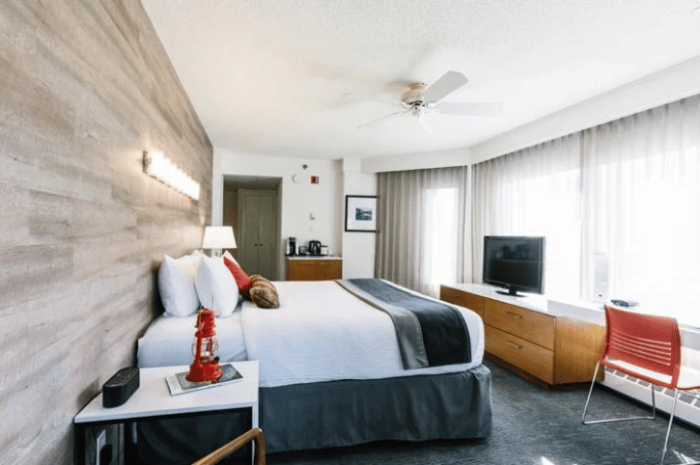 Deluxe King Room, Elk + Avenue Hotel, Banff, Canada