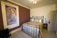 Classic Queen Guest Room, Chamberlin Inn, Cody, Wyoming