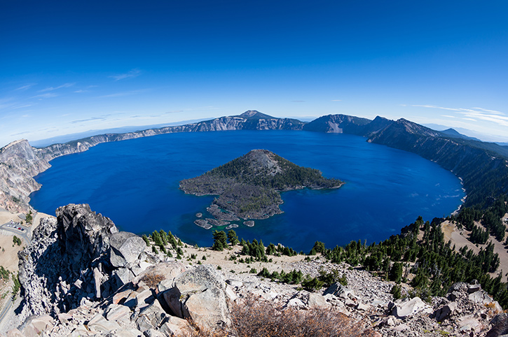 Viewpoint over Crater Lake National Park, Oregon, America