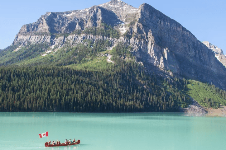 Fairmont Chateau Lake Louise, Voyageur Canoe experience