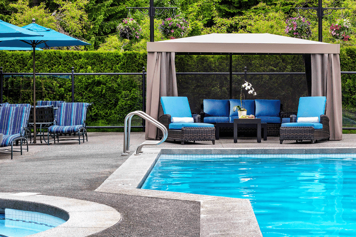 Fairmont Chateau Whistler, outdoor pool