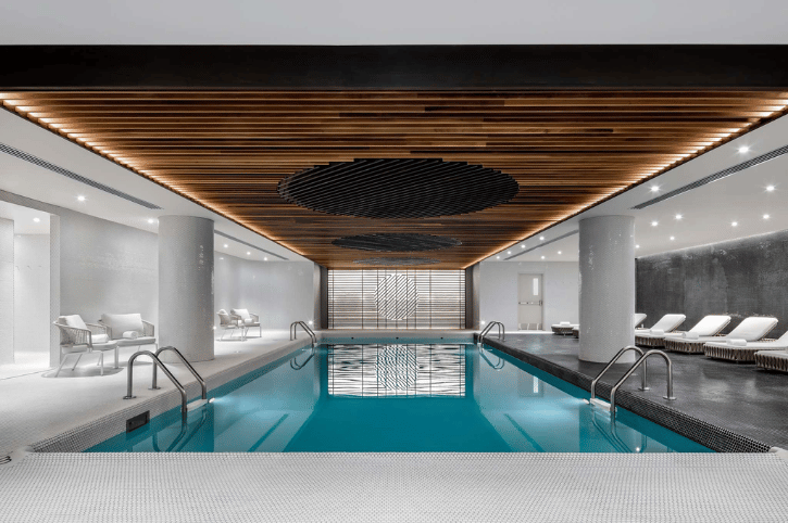 Fairmont The Queen Elizabeth - indoor pool