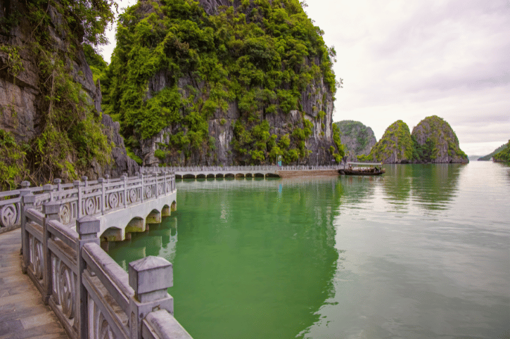 Gate of Hang Sung Sot Cave or Surprise Cave, Ha long bay, Halong Bay, Vietnam