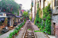 Hanoi, train street
