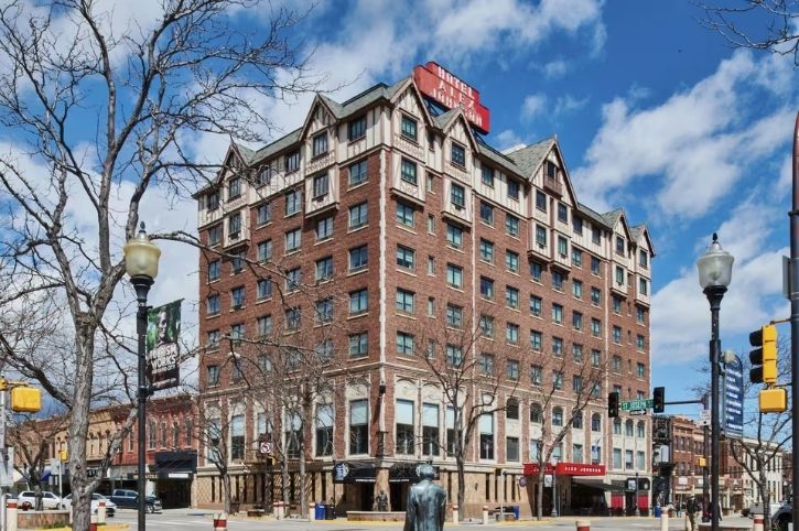 Hotel Alex Johnson