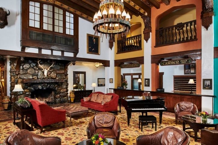 Lobby, Hotel Alex Johnson