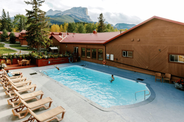 Miette Mountain Cabins - pool