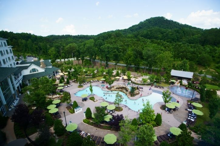 Outdoor Pool, Dollywood's DreamMore Resort