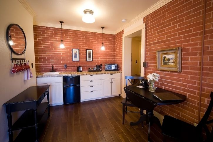 Queen Suite Kitchenette, Chamberlin Inn, Cody, Wyoming