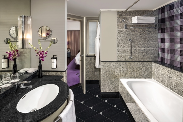 Bathroom, Superior Room, Sofitel Saigon Plaza, Vietnam