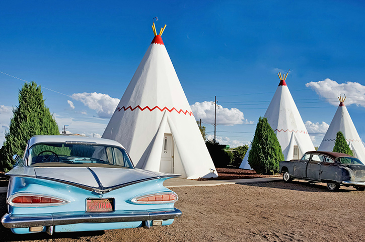 Wigwam Hotel with classic cars, Holbrook, Arizona, Route 66