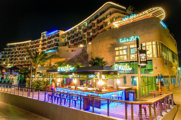 12 Volt Bar, Margaritaville Beach Resort, Nassau, Bahamas