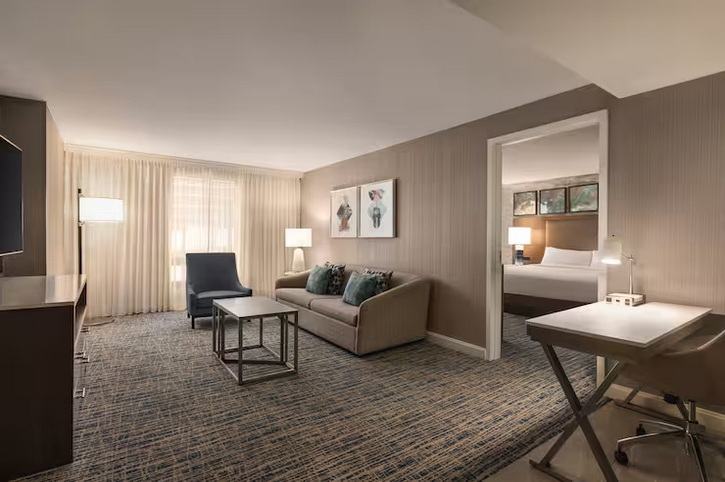 1 Bedroom Suite, Living Room, Hilton Tampa Downtown, Florida